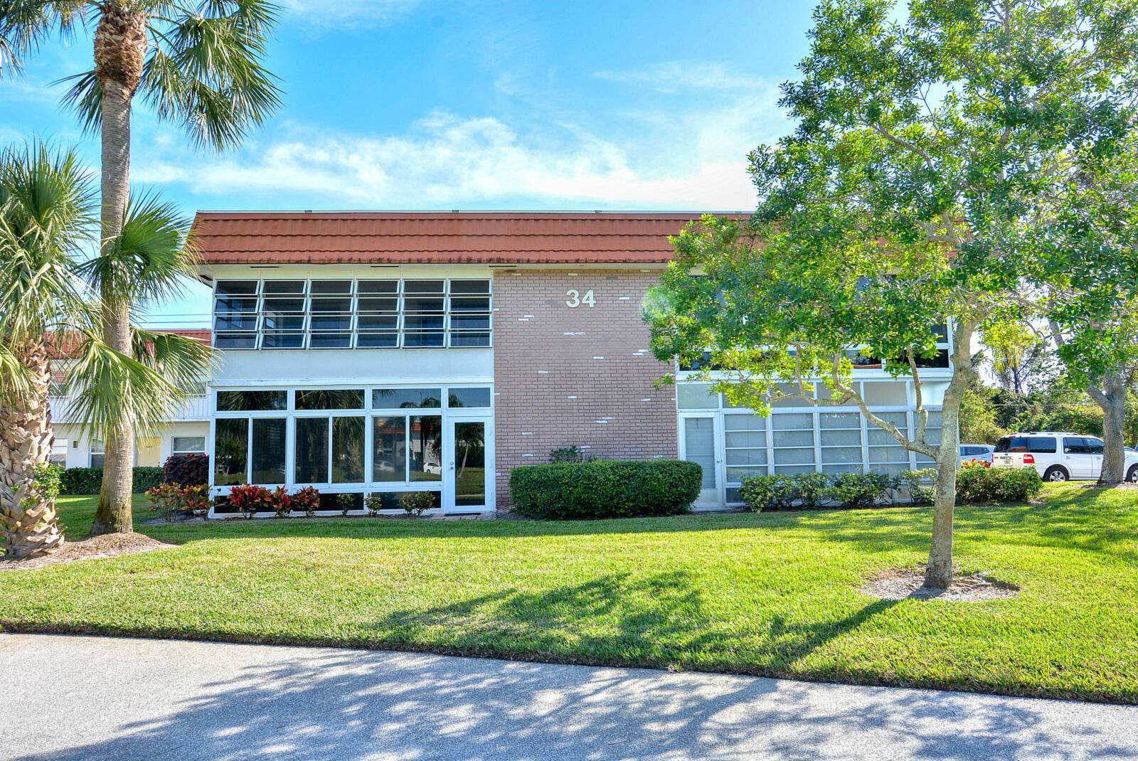 Come and enjoy this fully updated first floor 2 bedrm 2 bath corner condo Priced under market value for a quick sale.