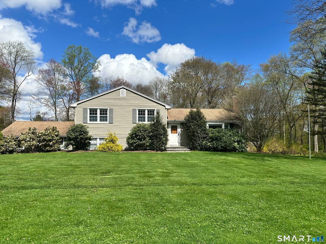 Spacious split level home in the heart of lower Easton !