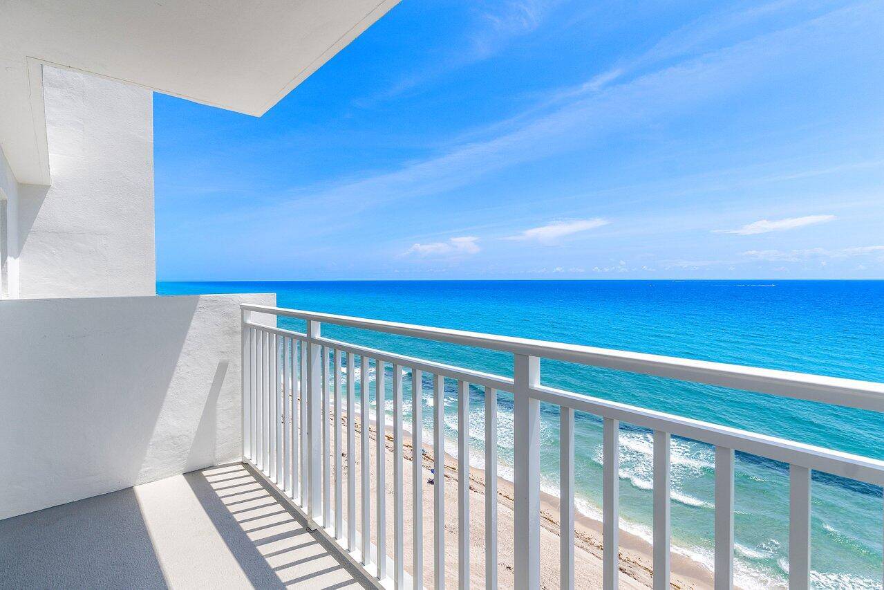 Stunning Direct Oceanfront Retreat !