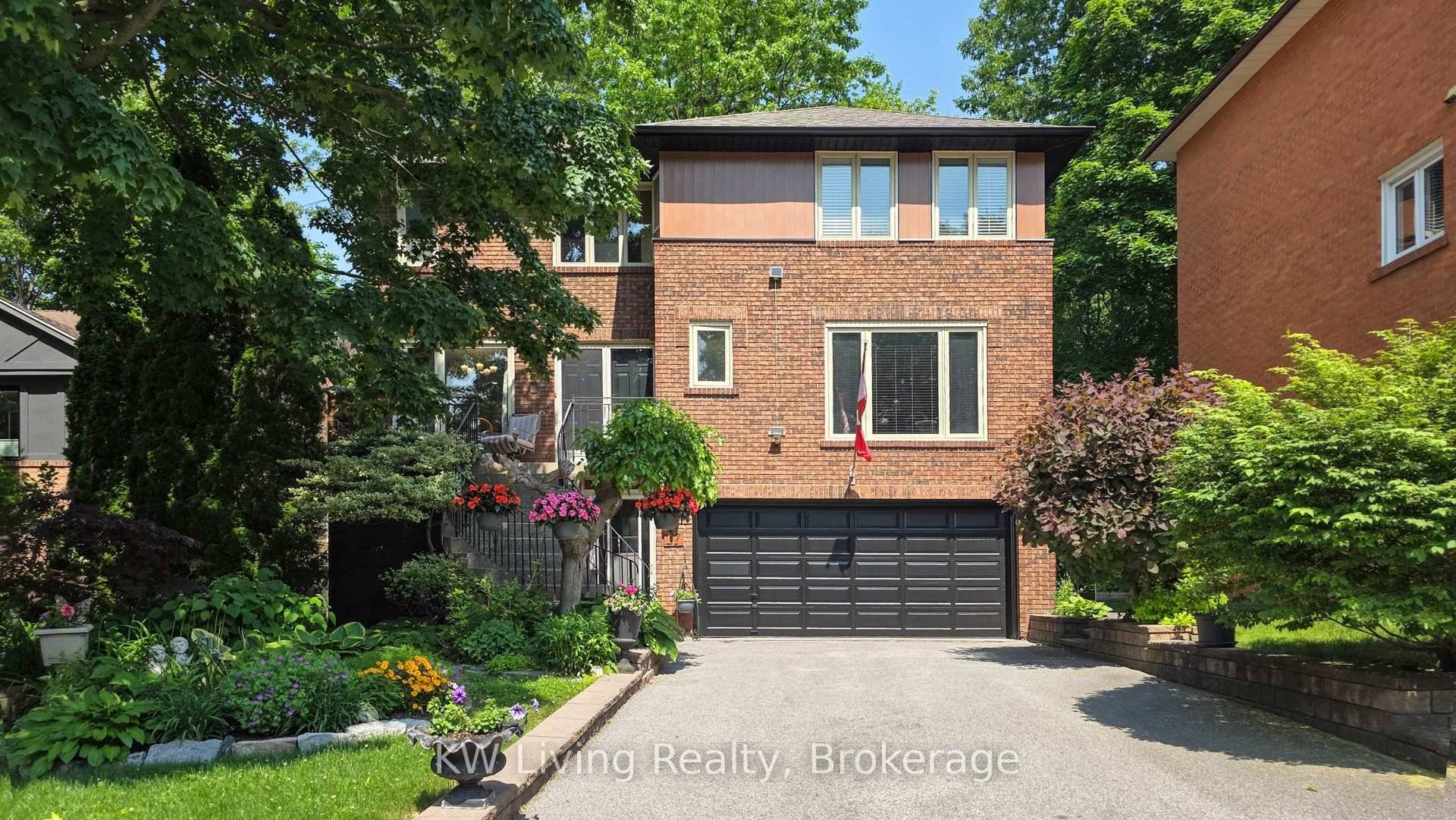 Spacious Ravine Backed 4 Bedroom Home on Quiet Cul de SacA rare opportunity to own a generously sized home backing onto a tranquil ravine in one of East York's most ...