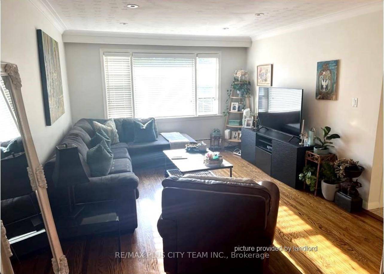 Beautifully renovated top floor unit in a well maintained triplex, featuring 3 spacious bedrooms and 1 modern bathroom.