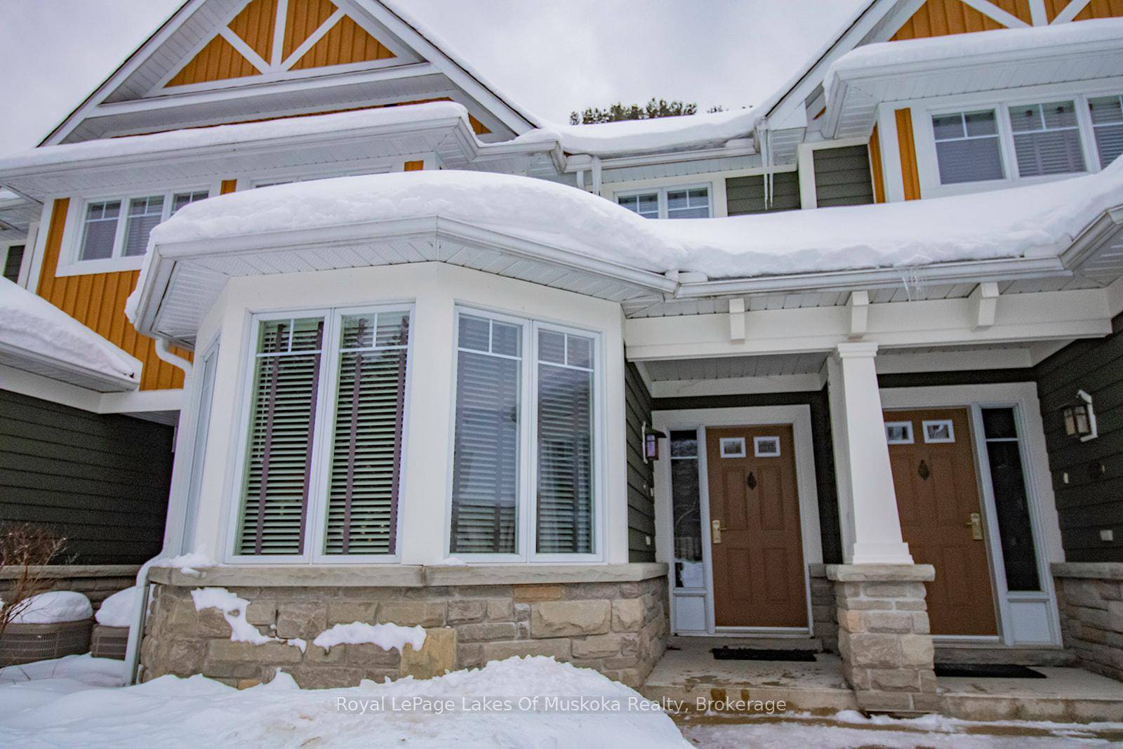 Indulge in the ultimate lakeside lifestyle with this exceptional fractional ownership opportunity on breathtaking Lake of Bays, located in the heart of Muskoka's cottage country.