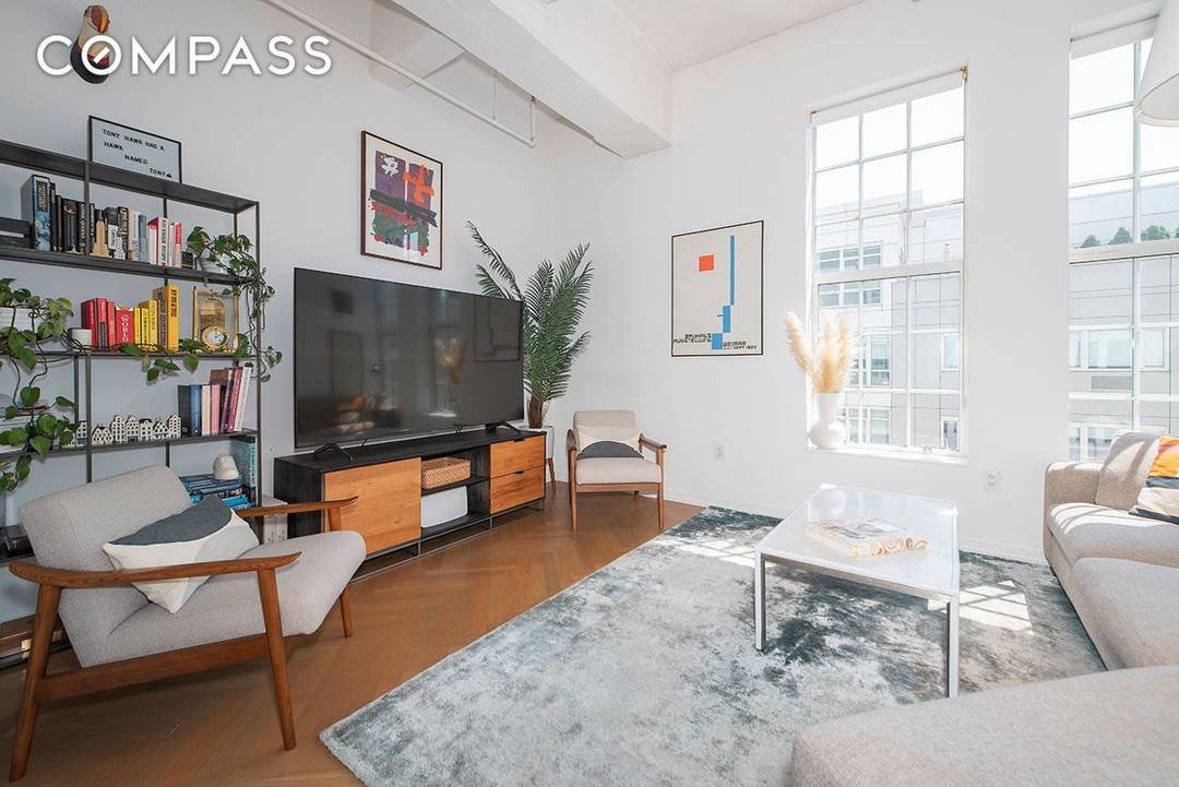 Large One Bedroom with Separate Home Office Nursery in one of Williamsburg's Premiere Waterfront Luxury Buildings Welcome to luxury living at 184 Kent Ave.