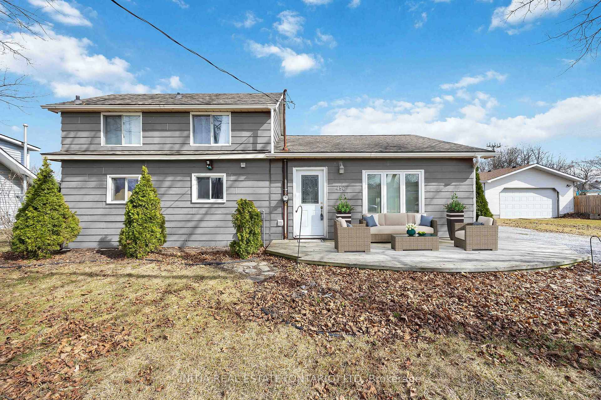 Welcome to 456 Murray street located in Corunna backing onto Cameron Park featuring 3 bedroom, 2bath, vaulted ceilings and open kitchen with all newer appliances.