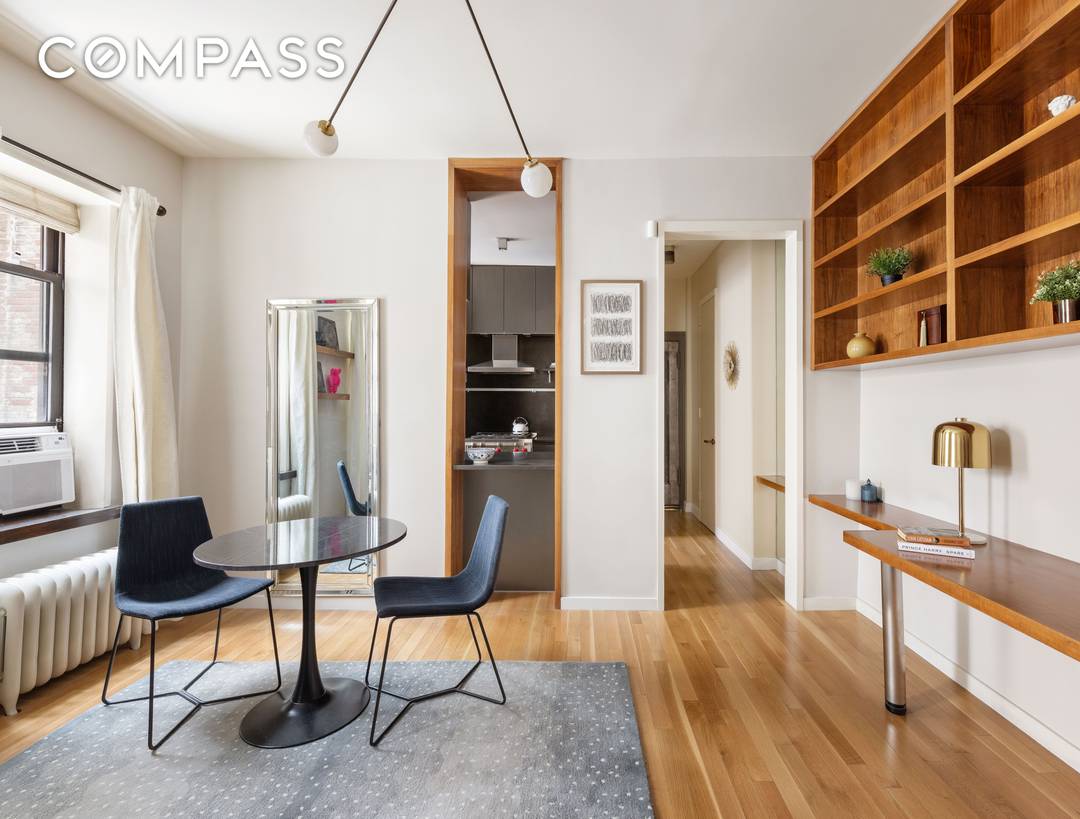 Nestled in a charming prewar building in the heart of Chelsea, welcome home to this gracious one bedroom that perfectly blends prewar beauty with top of the line renovation.