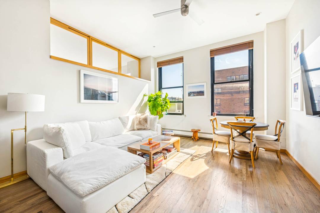 TOP FLOOR CORNER UNIT WITH SOUTH AND EAST EXPOSURES Enjoy stunning sunlight and sweeping city views from this top floor renovated Noho Greenwich Village loft.