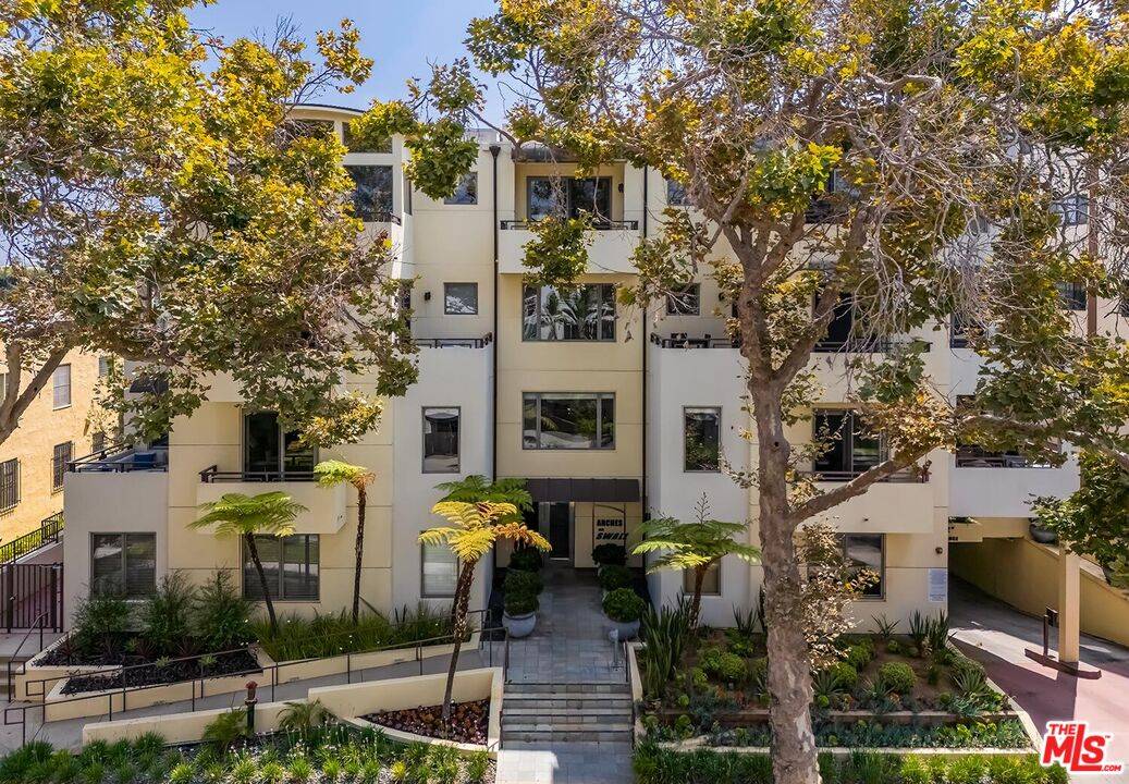 130  N Swall Dr 2BR Beverly Grove La