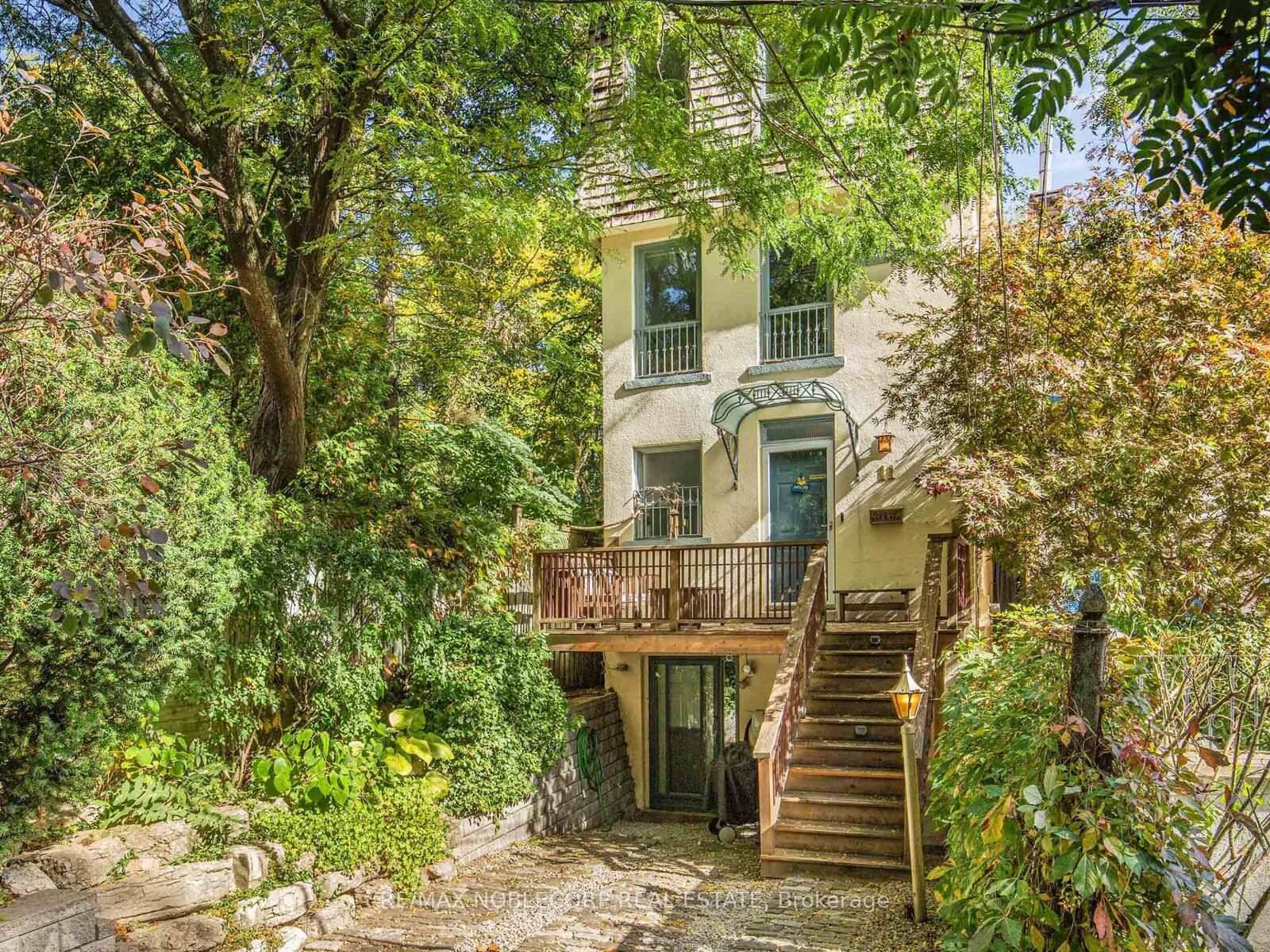 Fully renovated from top to bottom, this one of a kind city abode in the heart of Cabbagetown offers the perfect blend of charm and modern sophistication.