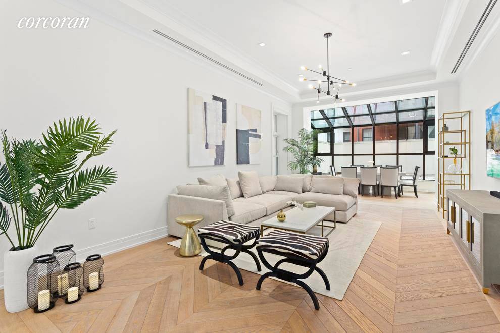 This extraordinary investment opportunity is available at the prestigious Park Mansion condominium on the Upper East Side !