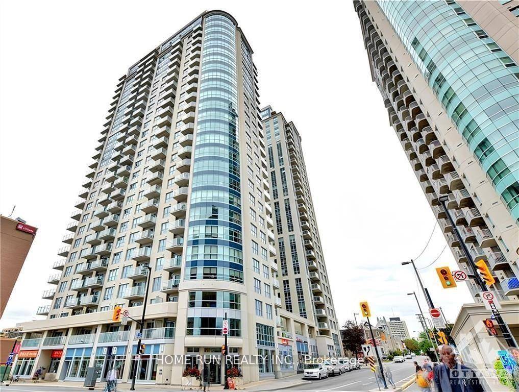Welcome to this stylish and modern 1 bedroom condo offering 675 sq.