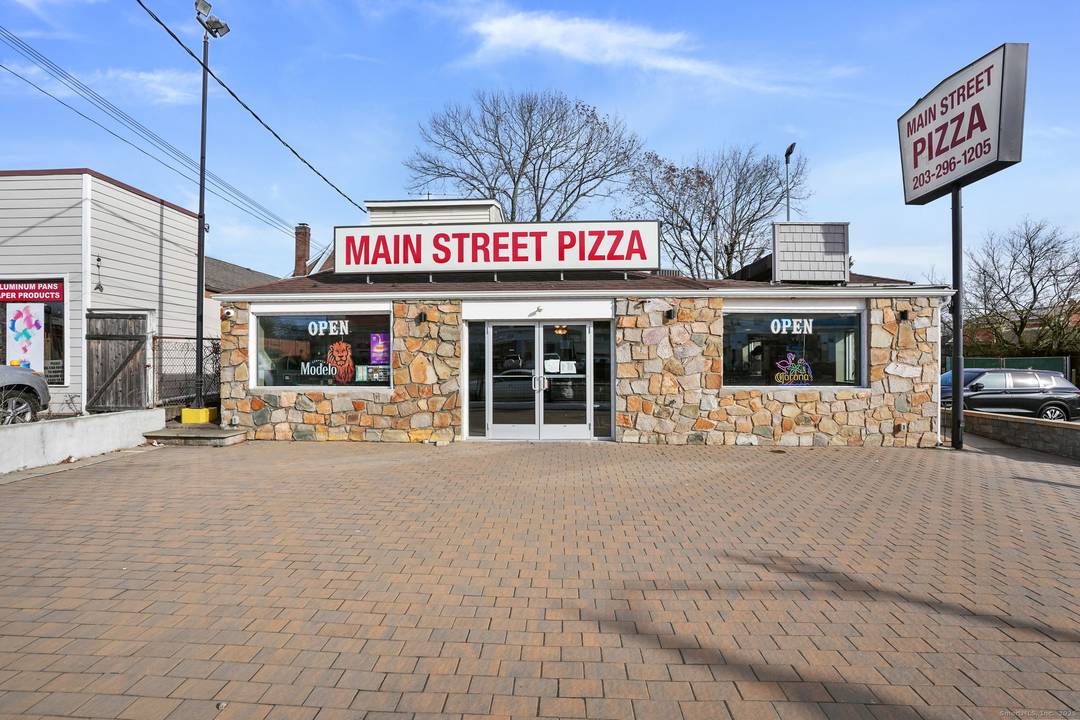 Turnkey Restaurant Bar with liquor license in prime North End.