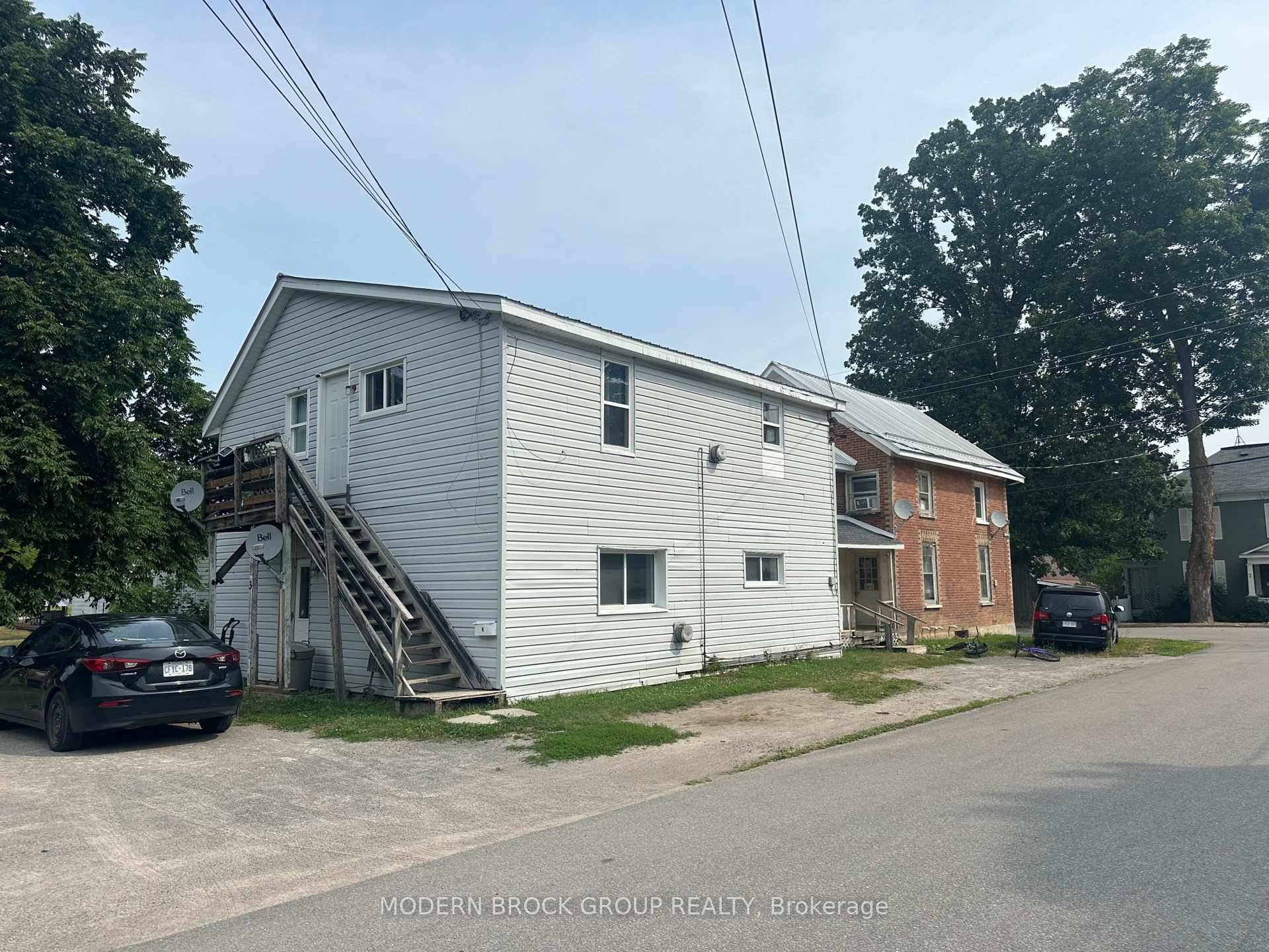 Investment Opportunity ! A 4 Plex located a short walk from the Main Street of Athens which will allow your tenants to shop, bank and dine.