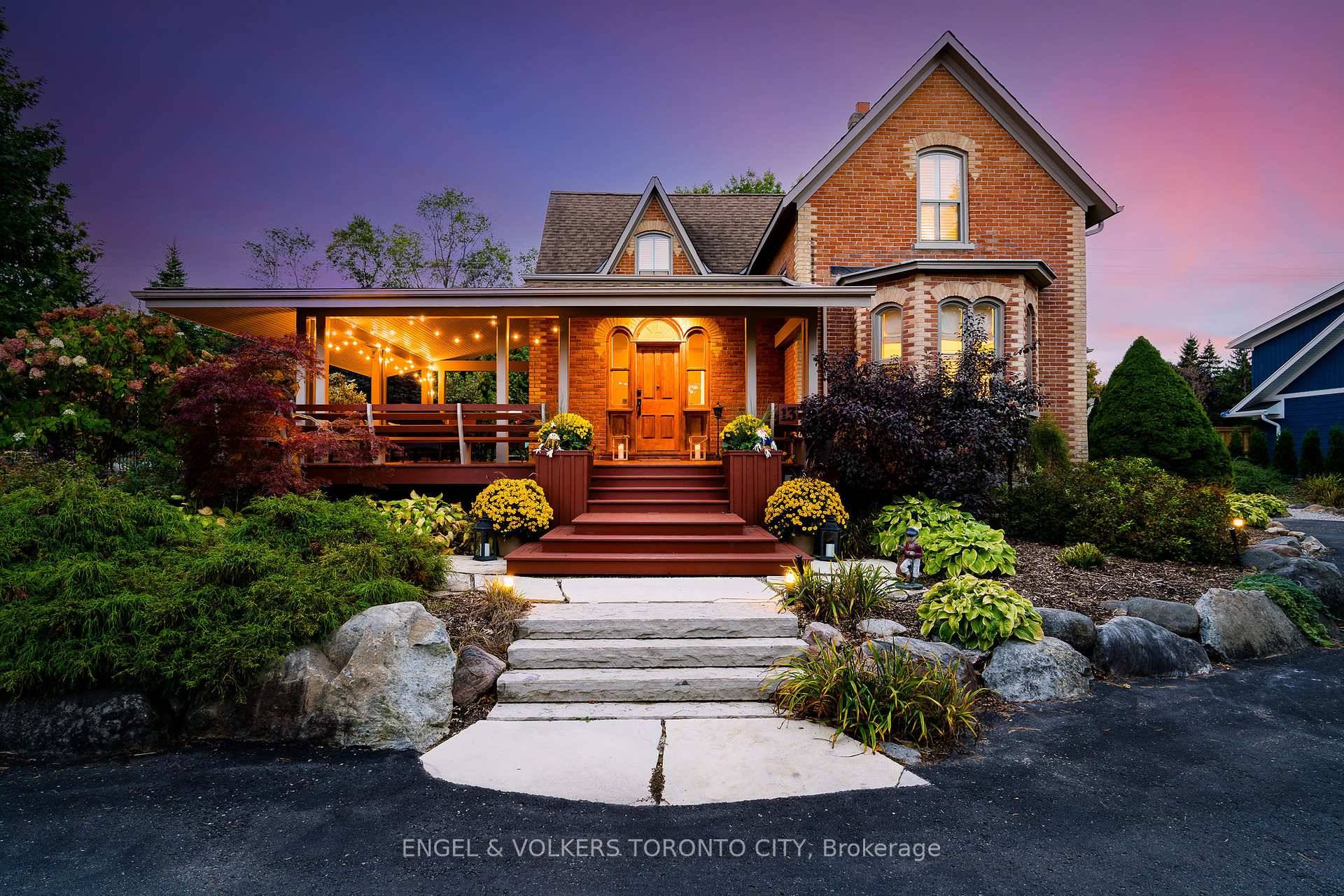 Thornbury Dream Home. This Elegant 5 Bedroom, 6 Bathroom Home is just steps from Thornbury Harbour and The Georgian Trail.