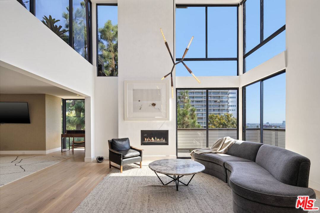 1033   Carol Dr 2BR Sunset Strip La