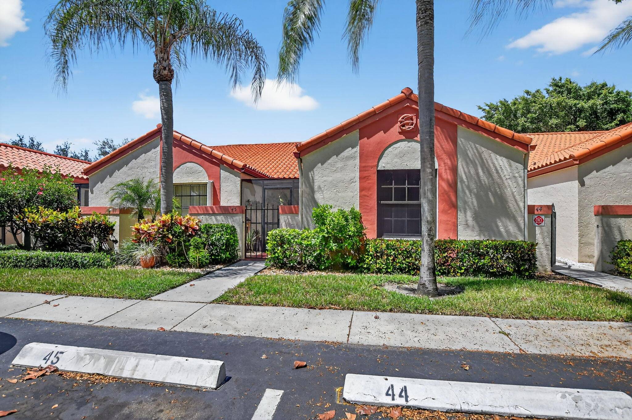 Impeccably Maintained Move In Ready !