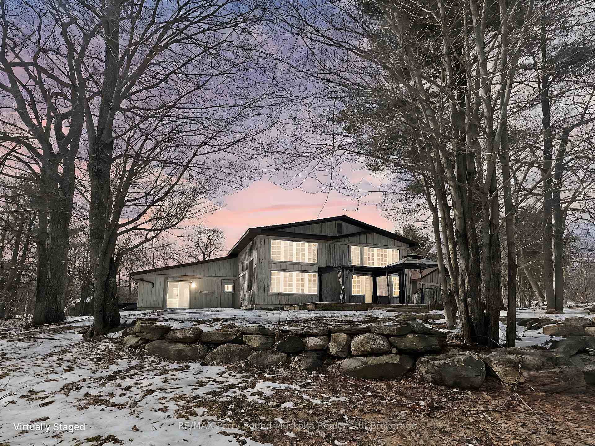 314 ft WATERFRONT on DESIRABLE BELL LAKE !
