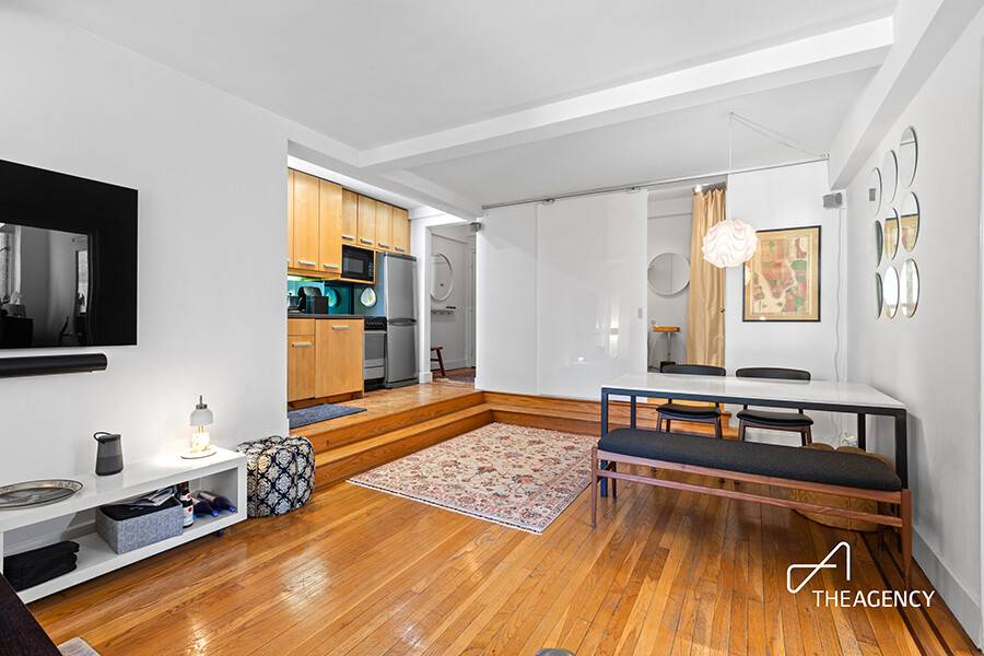 Fabulous Alcove Studio in Pre War, Art Deco, Full Service Building in the heart of Chelsea.