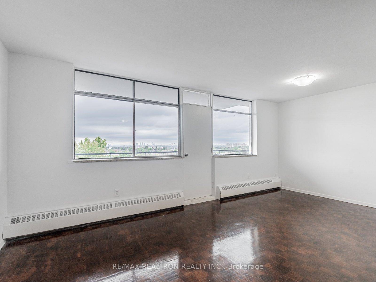 Welcome to this suite in Midtown Toronto !