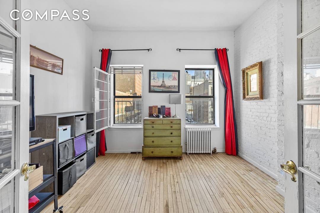 Welcome to 498 W 55th St, a charming pin drop quiet HDFC co op residence located in the heart of Hell's Kitchen.