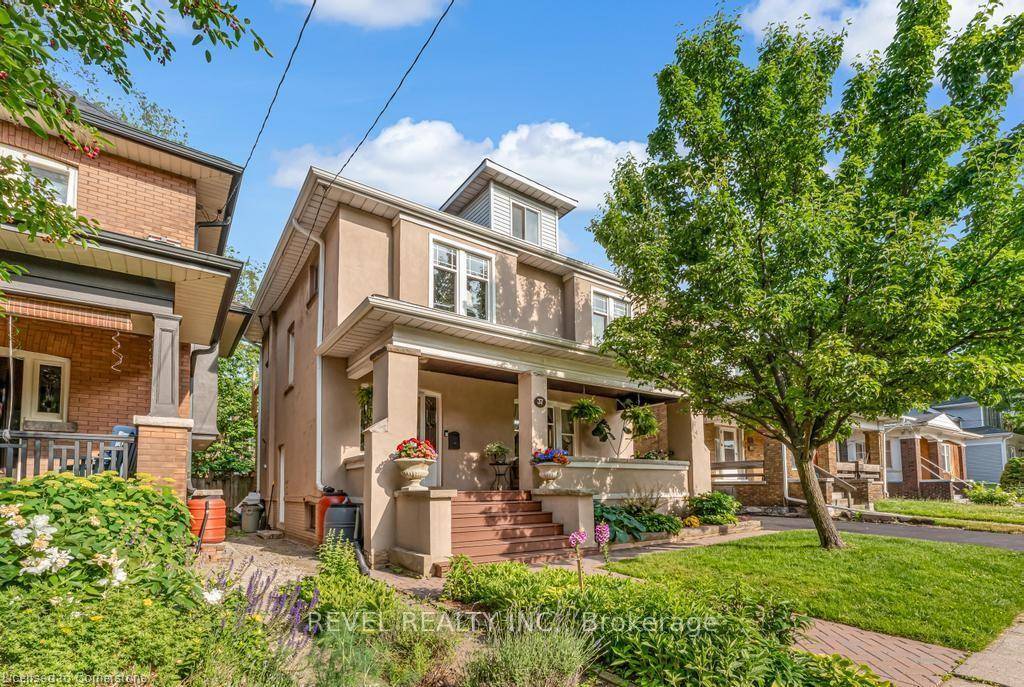 Charming 2. 5 Storey Home Blending Character amp ; Modern Comfort !