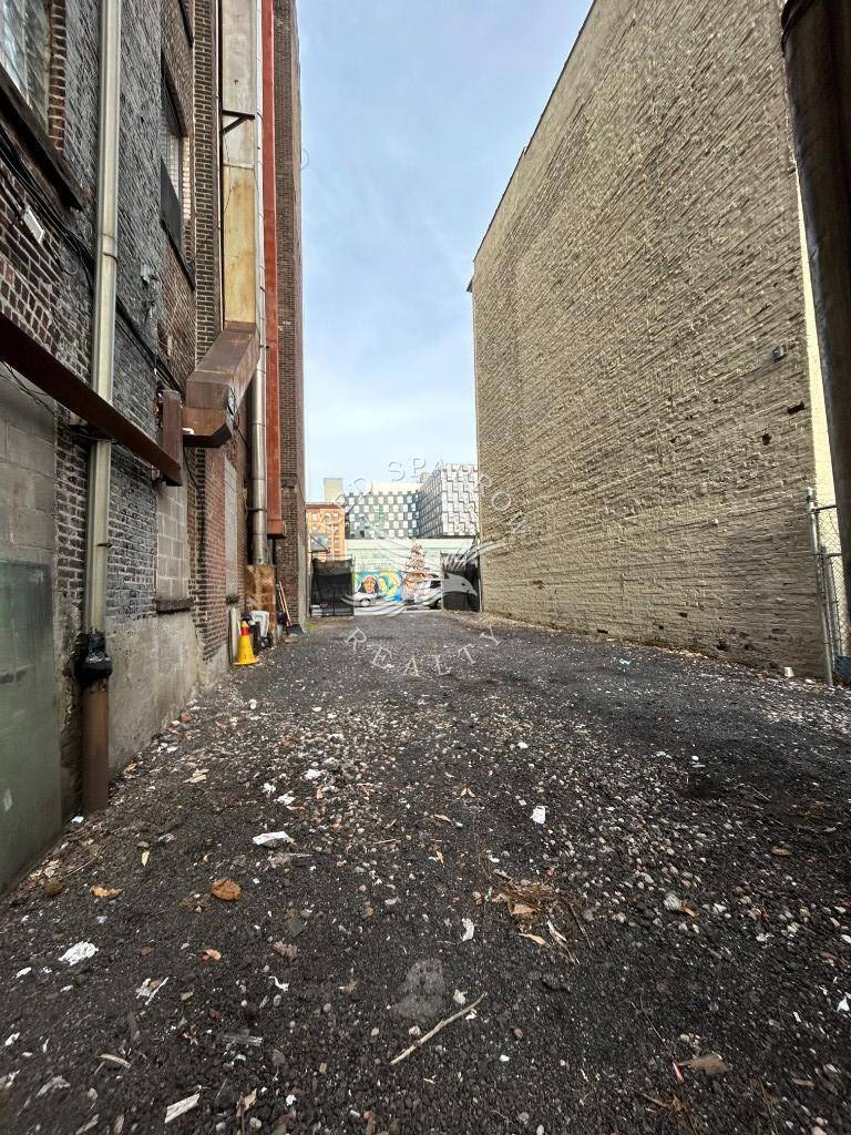 Address 152 E 124th St, New York, NY 10035Asking Price 1, 250, 000Neighborhood East HarlemBlock amp ; lot 01772 0051Lot sqft 2, 153Lot dimensions 21.