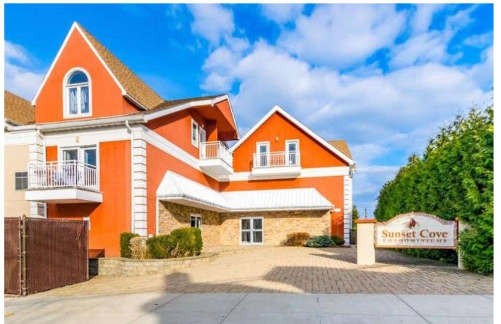Luxury Modern Condominium In A Gated Waterfront Community SUNSET COVE.