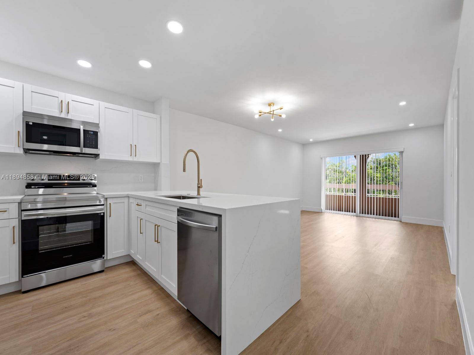 Beautifully renovated with high end finishes one bedroom apartment located in the vibrant heart of the Dadeland area.