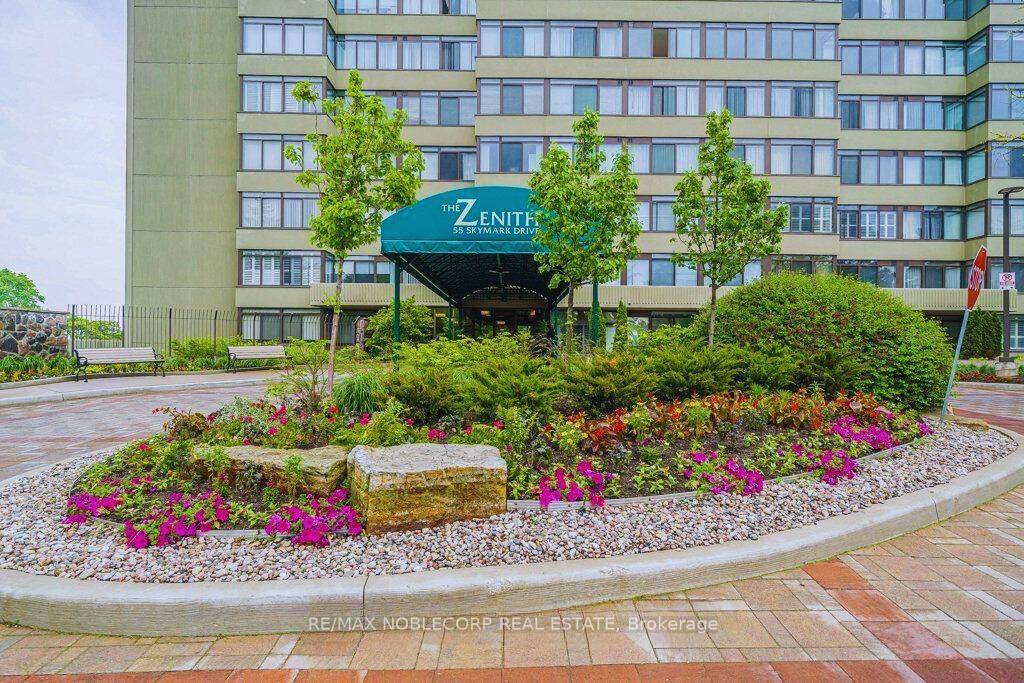 Zenith at Skymark ! Enjoy the convenience of all major utilities plus cable included !