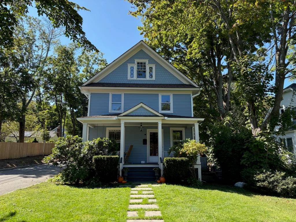 Fabulous amp ; Charming 1880'S 9 Rm, 4 Br Colonial Located 2 Blocks North Of Huntington Village.