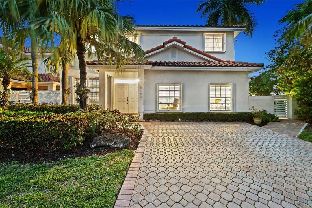 Live the Doral Park Country Club lifestyle in the beautiful Doral Glen community.