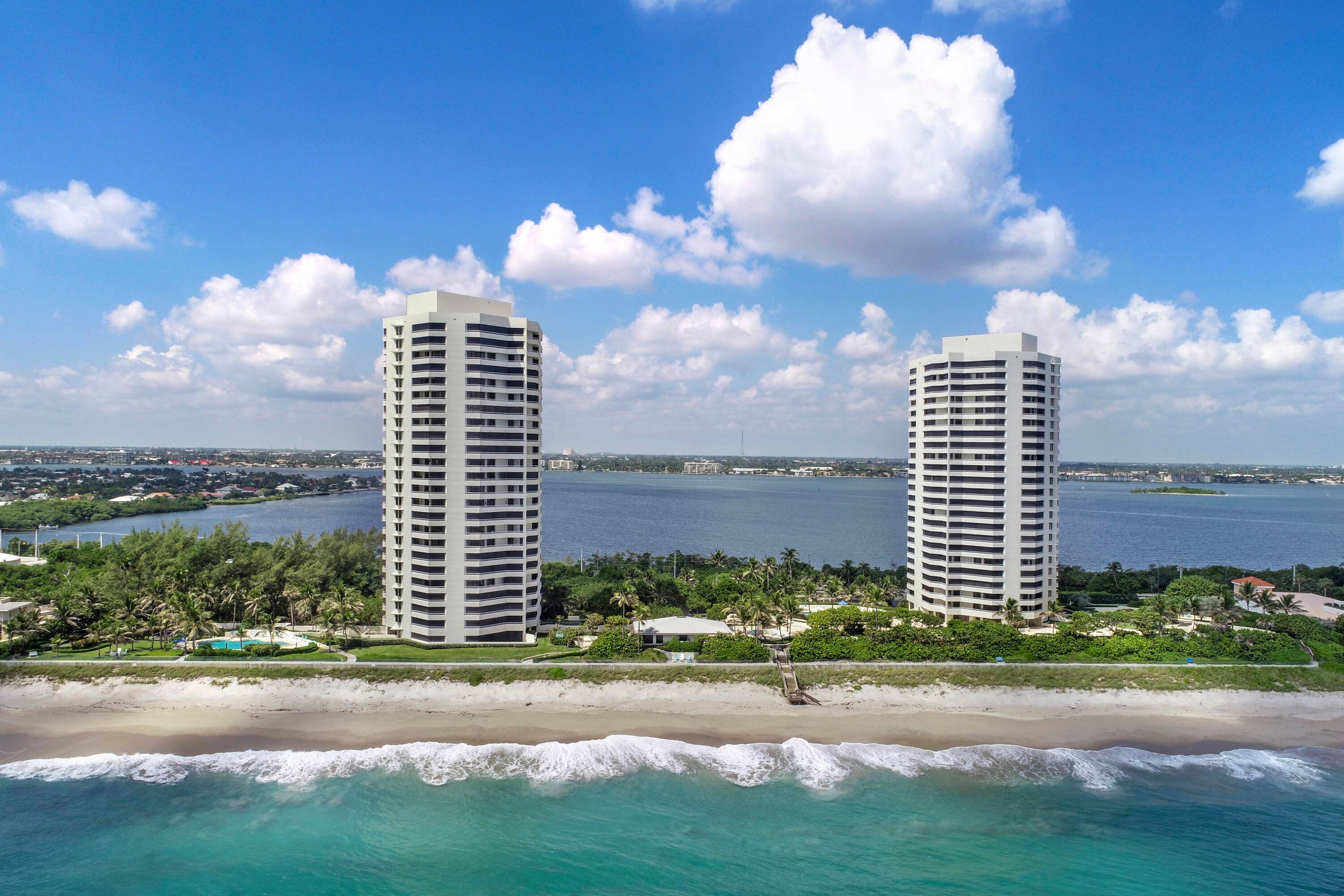 Direct ocean views give a 180 degree vista of the Atlantic and the intracoastal waterway.
