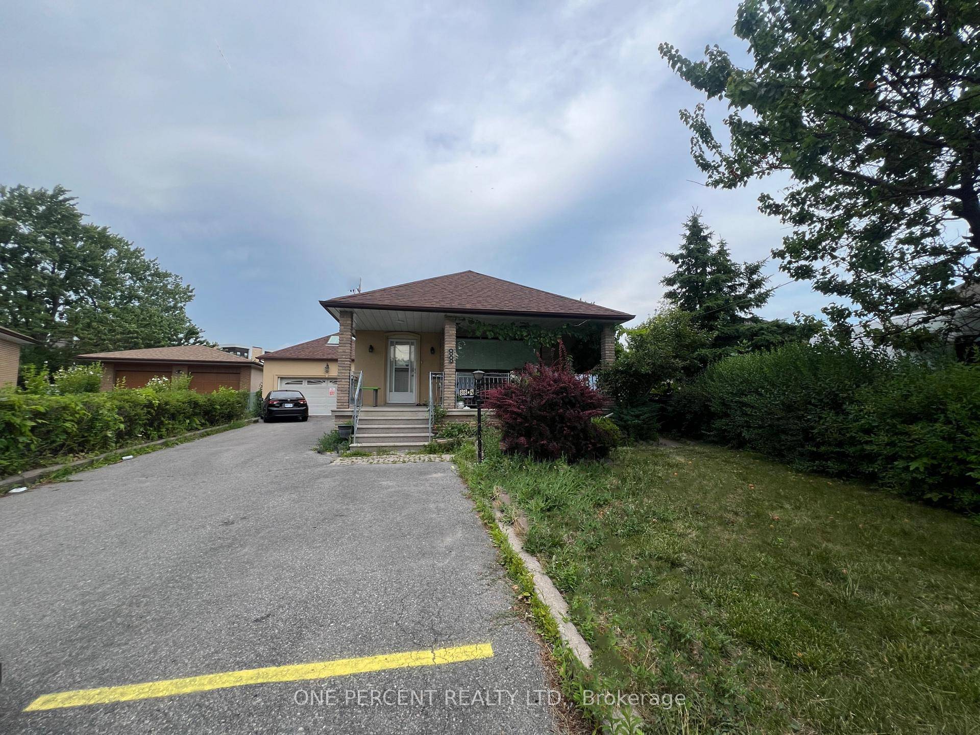 Spacious 5 Bedroom Bungalow with 3 Separate Living Areas.