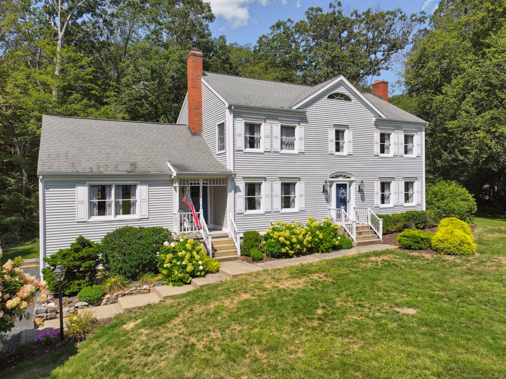 New Price Space, Style Comfort in a Fantastic Neighborhood.