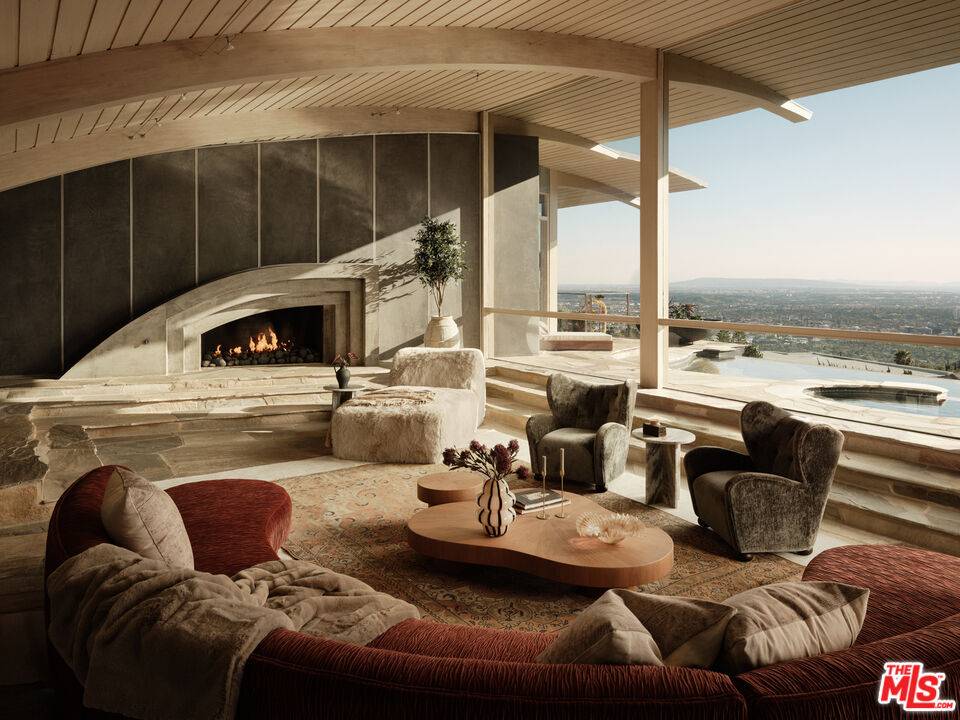 624 Cole Pl 6BR Beverly Hills Post Office | B.H.P.O. La