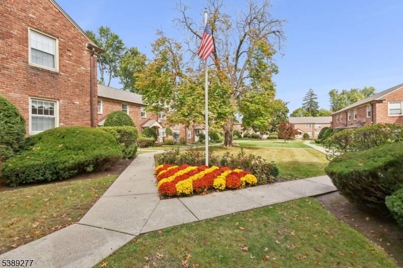 Location is key ! ! Come see this lovely garden condominium in the heart of Chatham Boro.