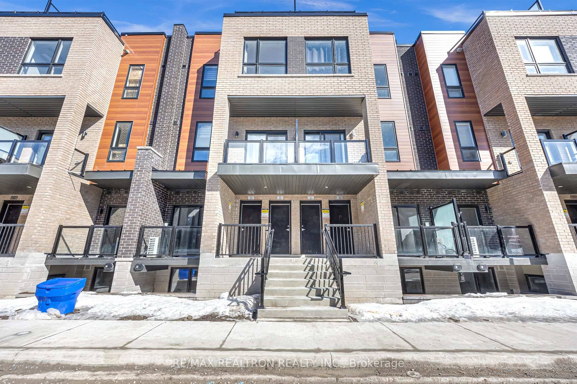 Step into a home that blends comfort, convenience, and style in one of Newmarket's most walkable neighborhoods.