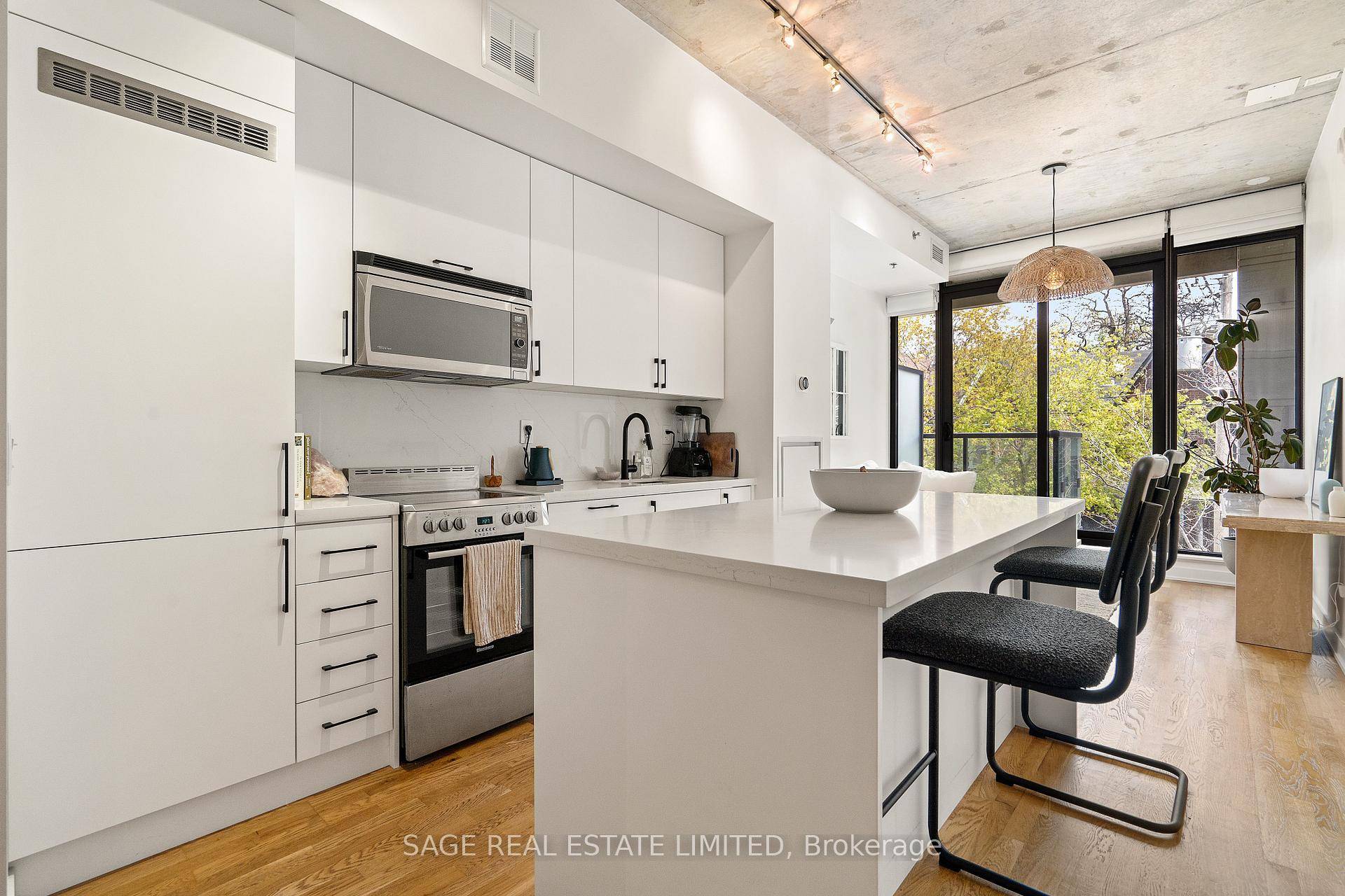 Modern loft living in the award winning Art Condos, a masterfully and tastefully designed boutique building in the heart of Queen West that blends thoughtful functionality with a cool, artistic ...
