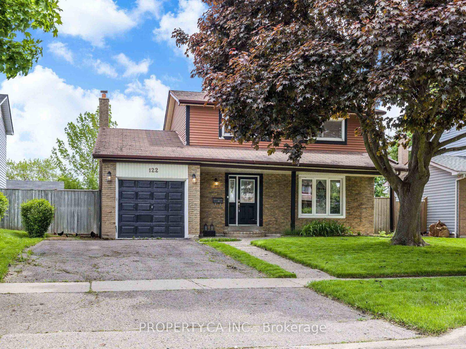 Welcome to this beautiful 4 bedroom home nestled on a mature, tree lined street in a warm and family friendly neighbourhood.