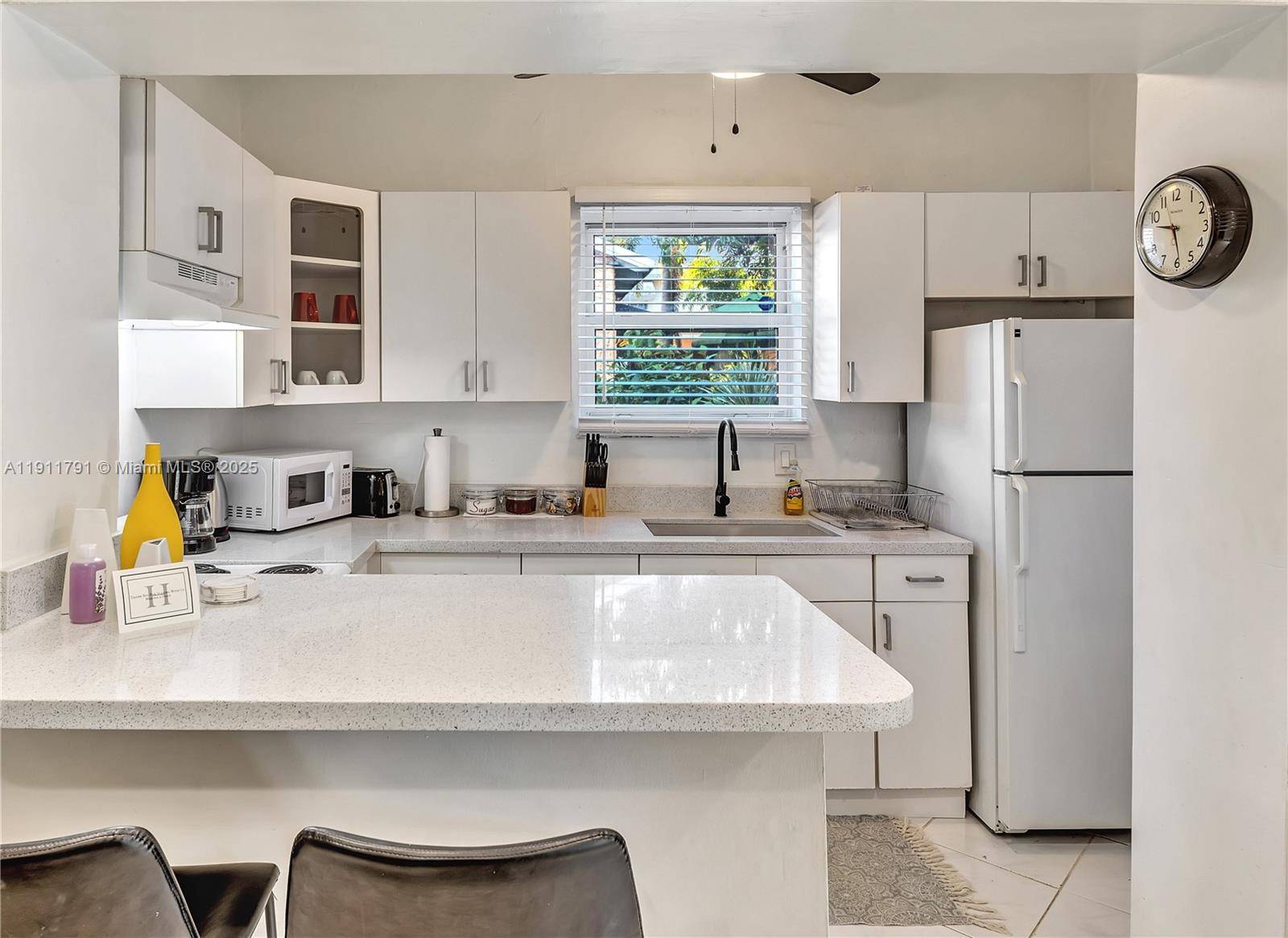 Fantastic location ! Well maintained income producing duplex, already licensed and operating as an Airbnb.