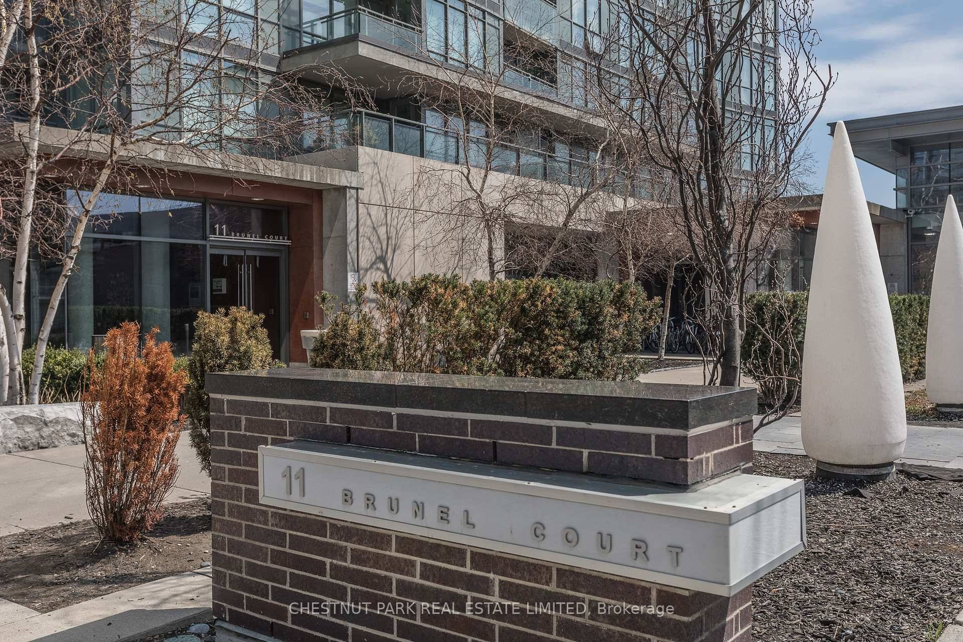 Live in the heart of the city in this bright and efficiently designed 1 bedroom, 1 bathroom condo perfectly positioned in the core of downtown Toronto.