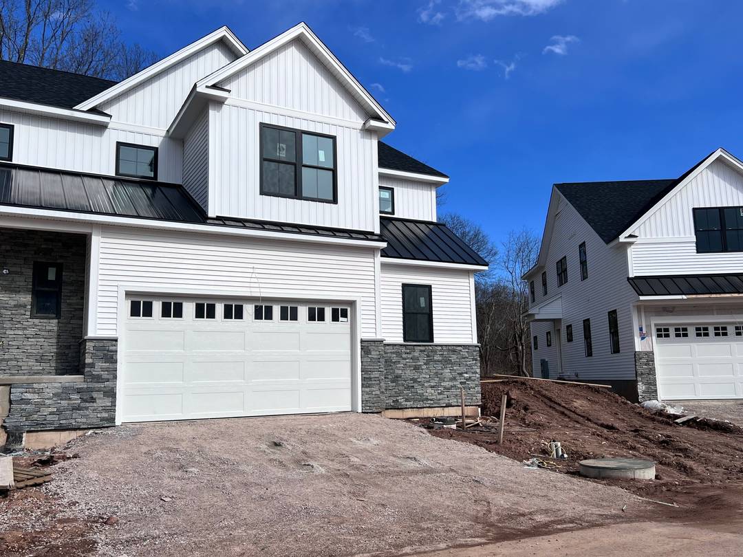 Welcome to 33 Village Circle !