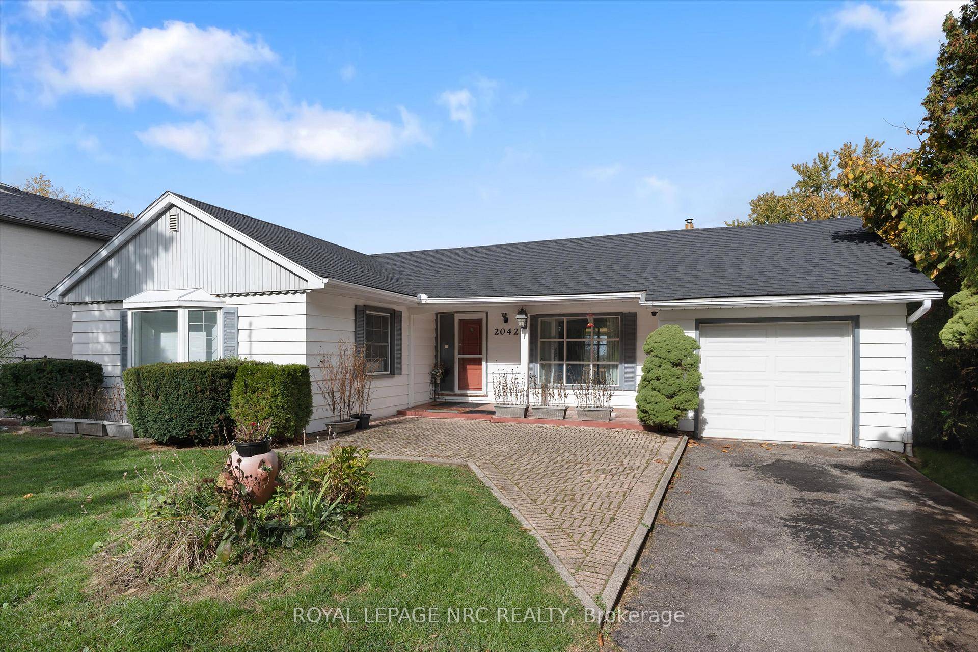 Welcome to 2042 York Road in beautiful Niagara on the Lake !