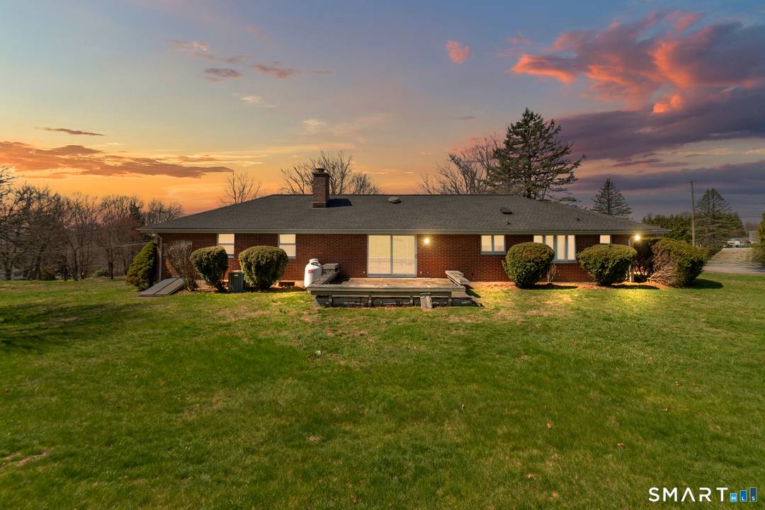 Welcome to the neighborhood your very own haven on Hilltop !