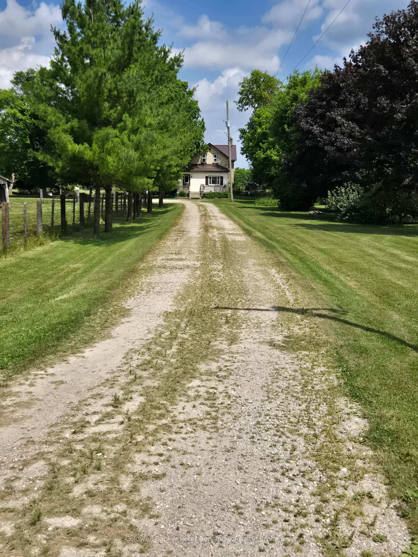 Looking for a country property close to town ?