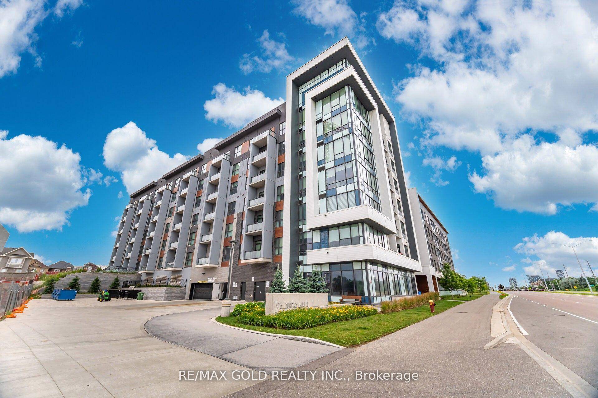 Come amp ; Check Out This Upgraded amp ; Spacious Condo Apartment.