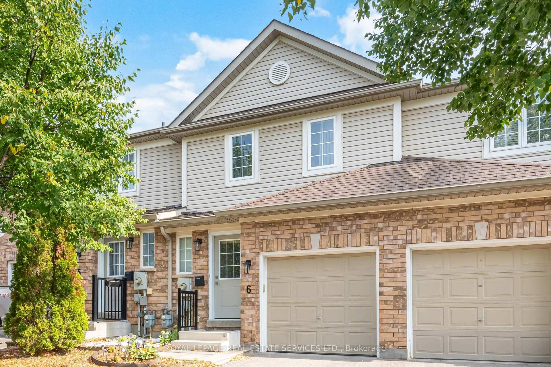 Welcome to this impeccably upgraded condominium townhouse, ideally located on a quiet court in the heart of Barrie.