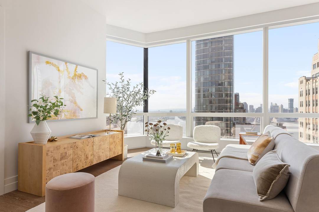 Immediate Occupancy Model Residences Open by AppointmentIntroducing Cloud Club Residences at 77 Greenwich Street.
