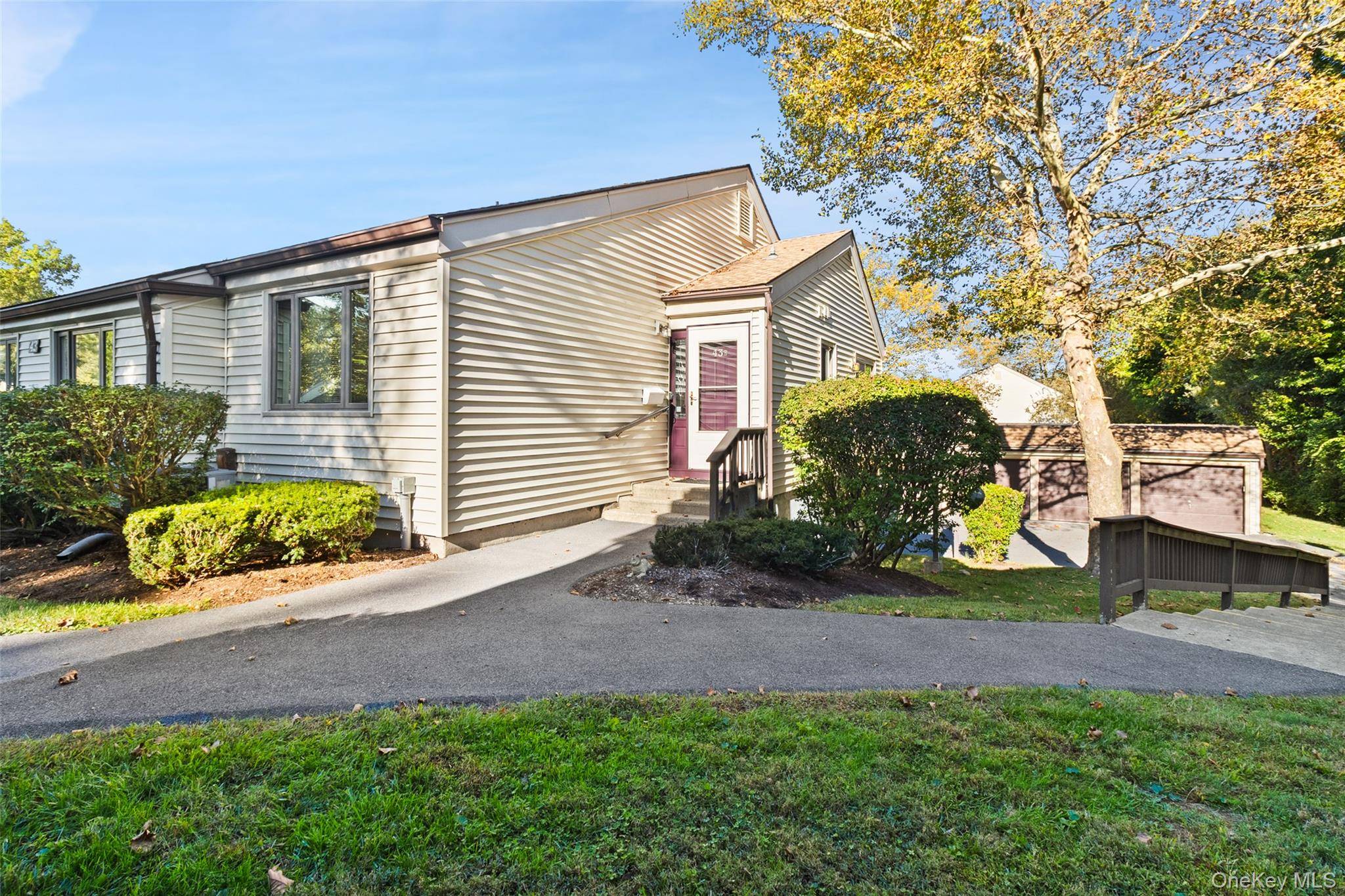 This is the condo you have been waiting for a Cambridge model move in condition end unit with no one above you and no one below you with a garage ...