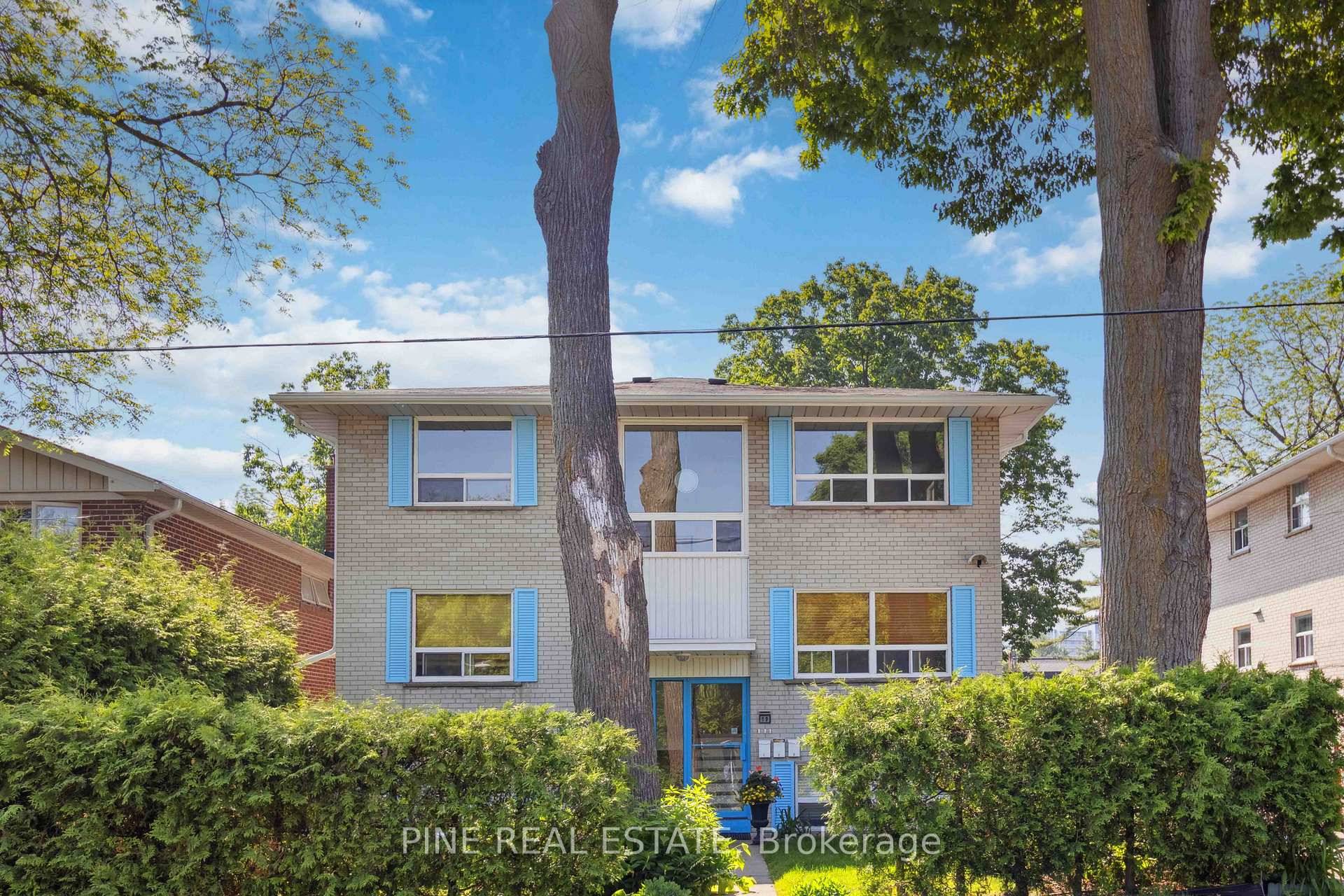 FIRST MONTH FREE. Discover an exceptional rental opportunity at 3 19 Queen Street West, Port Credit, Mississauga.