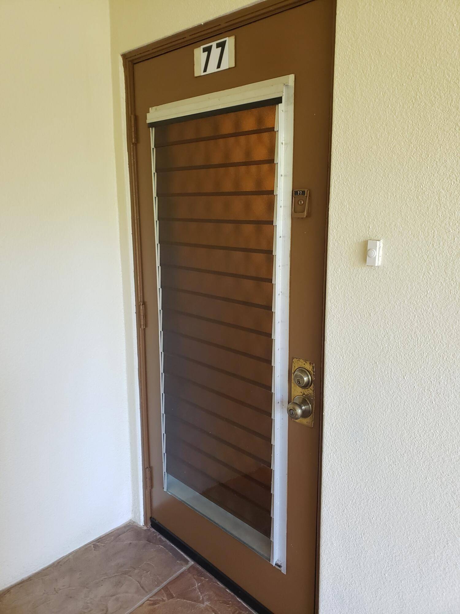BEAUTIFUL SPECIAL C WITH NEWER KTICHEN AND BATHROOM WITH A WALK IN SHOWER.